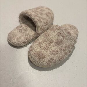 Barefoot Dreams Womens Slippers leopard print size medium animal print cozy